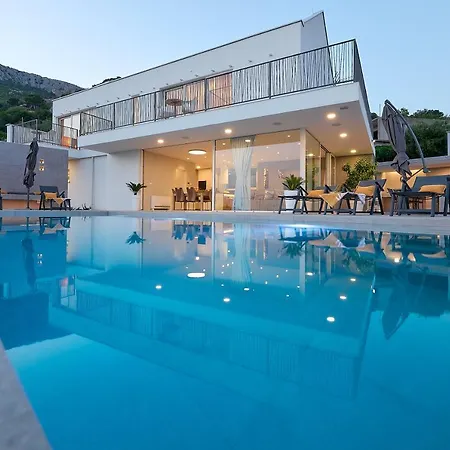Design Clavis-brand New With A View *