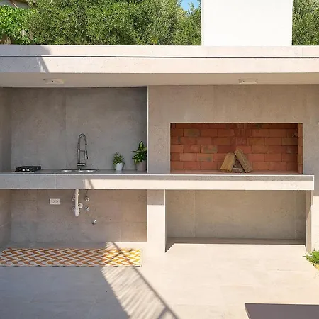 Design Clavis-brand New With A View Villa