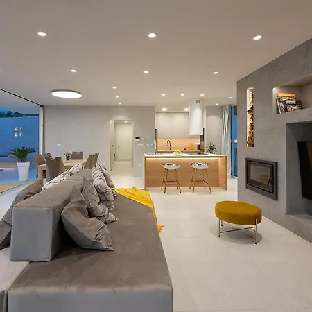 Design Clavis-brand New With A View *
