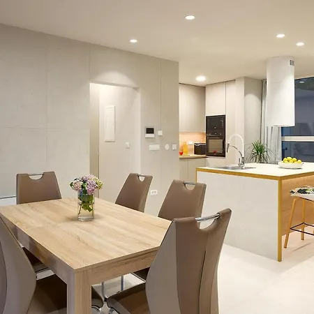 Design Clavis-brand New With A View Villa
