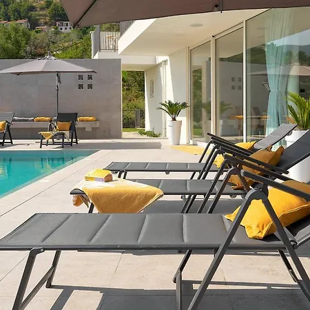 Design Clavis-brand New With A View Klis