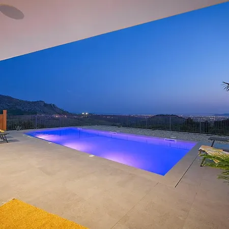 Design Clavis-brand New With A View Villa