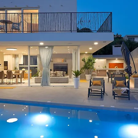 Design Clavis-brand New With A View Villa