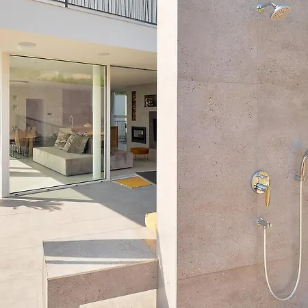 Villa Design Clavis-brand New With A View Klis