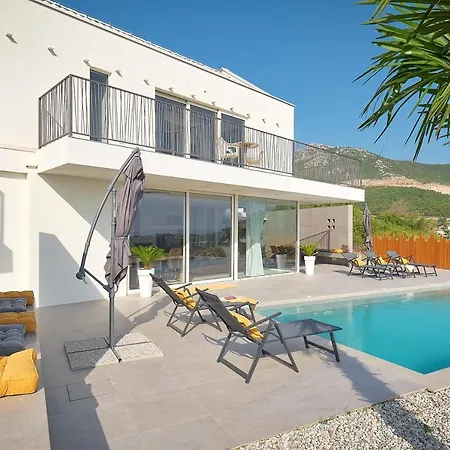 Villa Design Clavis-brand New With A View *