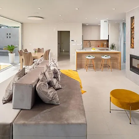 Design Clavis-brand New With A View Klis
