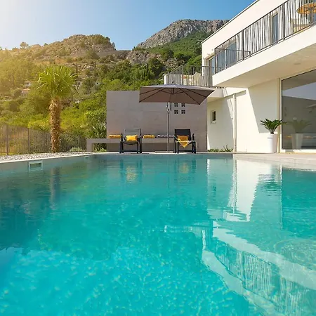 Design Clavis-brand New With A View Villa
