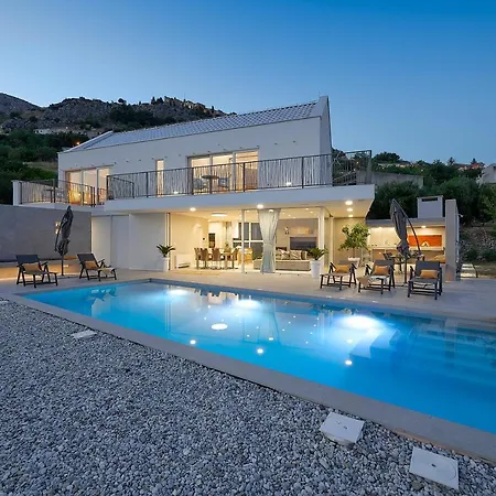 Design Clavis-brand New With A View *